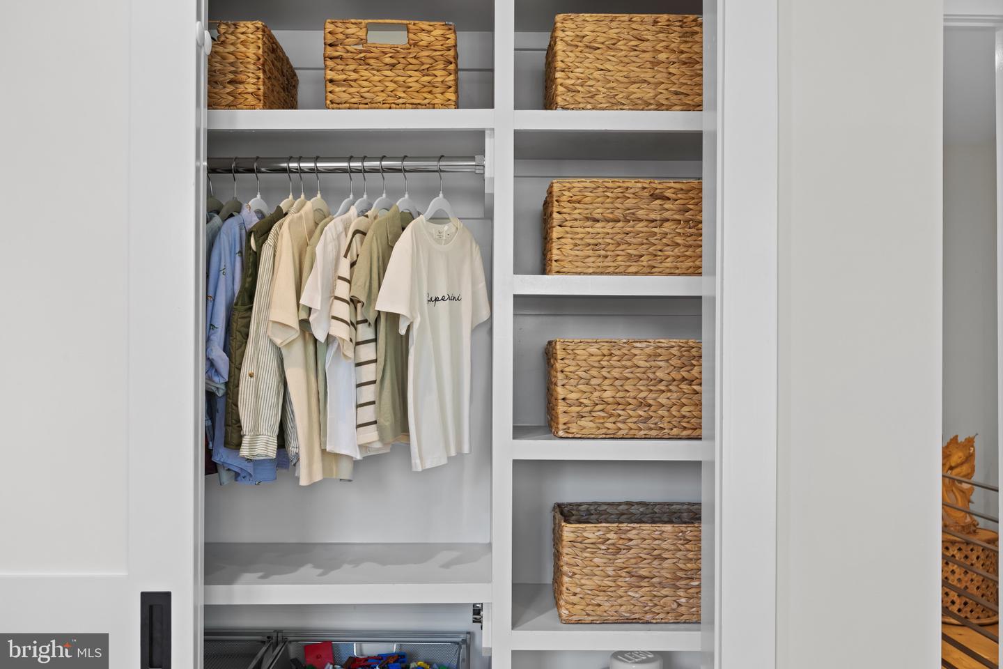 910 8TH ST NE, WASHINGTON, District Of Columbia 20002, 5 Bedrooms Bedrooms, 15 Rooms Rooms,4 BathroomsBathrooms,Residential,For sale,910 8TH ST NE,DCDC2228046 MLS # DCDC2228046