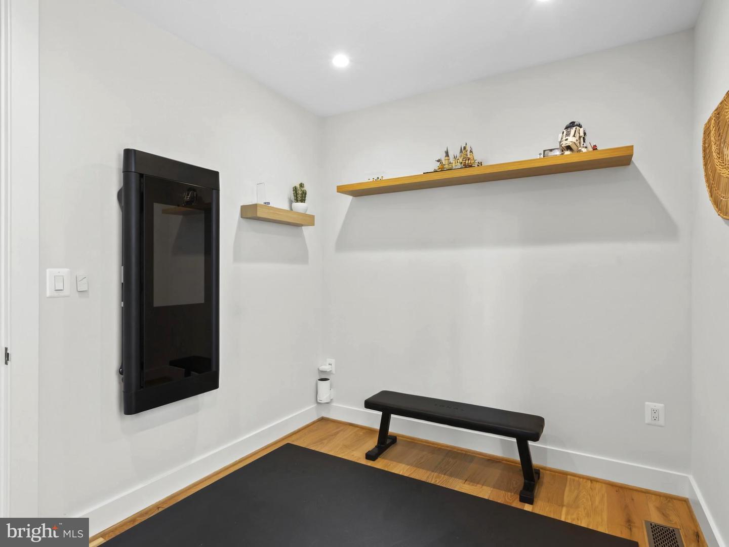 910 8TH ST NE, WASHINGTON, District Of Columbia 20002, 5 Bedrooms Bedrooms, 15 Rooms Rooms,4 BathroomsBathrooms,Residential,For sale,910 8TH ST NE,DCDC2228046 MLS # DCDC2228046