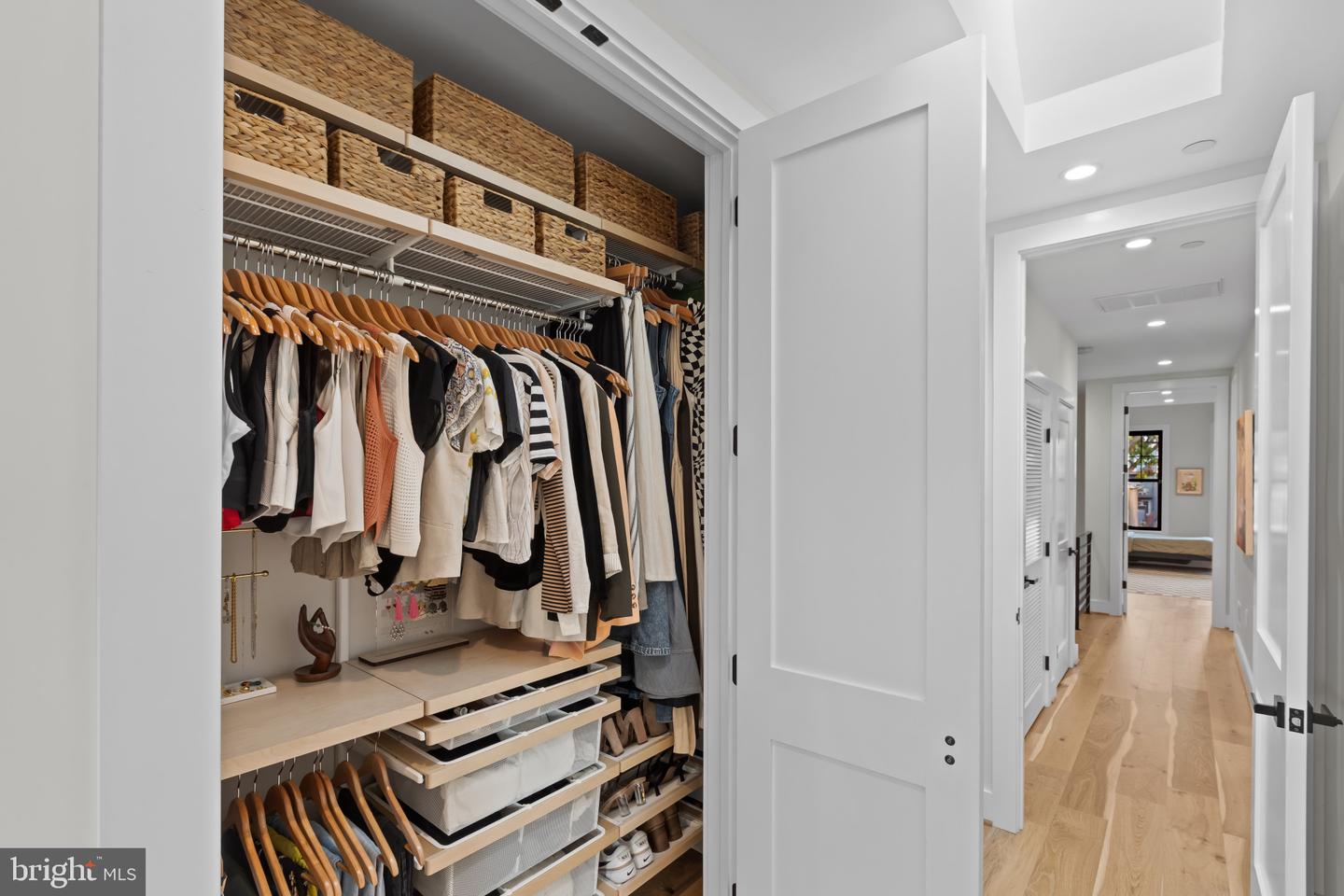 910 8TH ST NE, WASHINGTON, District Of Columbia 20002, 5 Bedrooms Bedrooms, 15 Rooms Rooms,4 BathroomsBathrooms,Residential,For sale,910 8TH ST NE,DCDC2228046 MLS # DCDC2228046