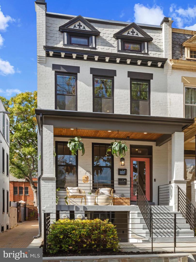 910 8TH ST NE, WASHINGTON, District Of Columbia 20002, 5 Bedrooms Bedrooms, 15 Rooms Rooms,4 BathroomsBathrooms,Residential,For sale,910 8TH ST NE,DCDC2228046 MLS # DCDC2228046