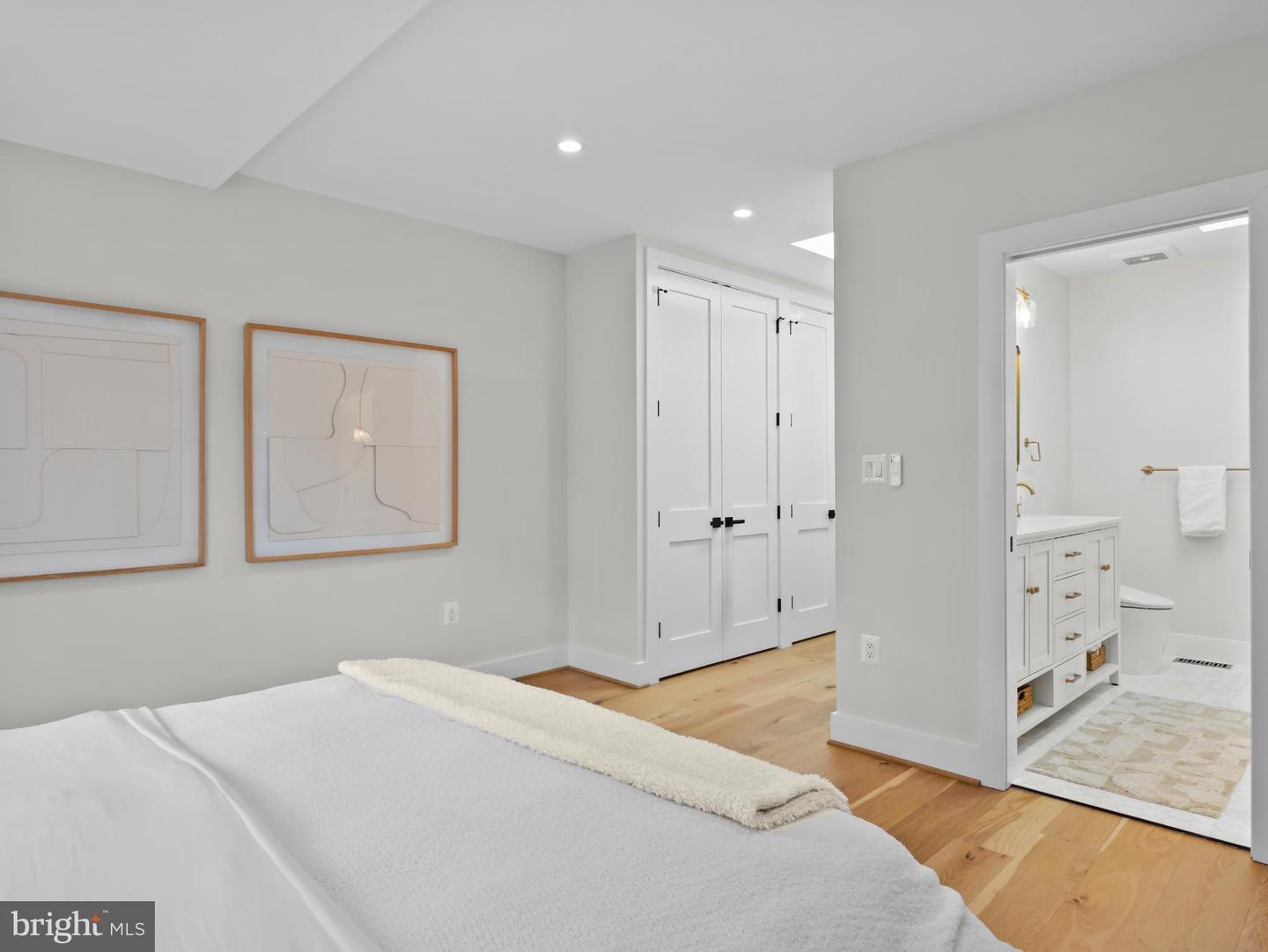 910 8TH ST NE, WASHINGTON, District Of Columbia 20002, 5 Bedrooms Bedrooms, 15 Rooms Rooms,4 BathroomsBathrooms,Residential,For sale,910 8TH ST NE,DCDC2228046 MLS # DCDC2228046