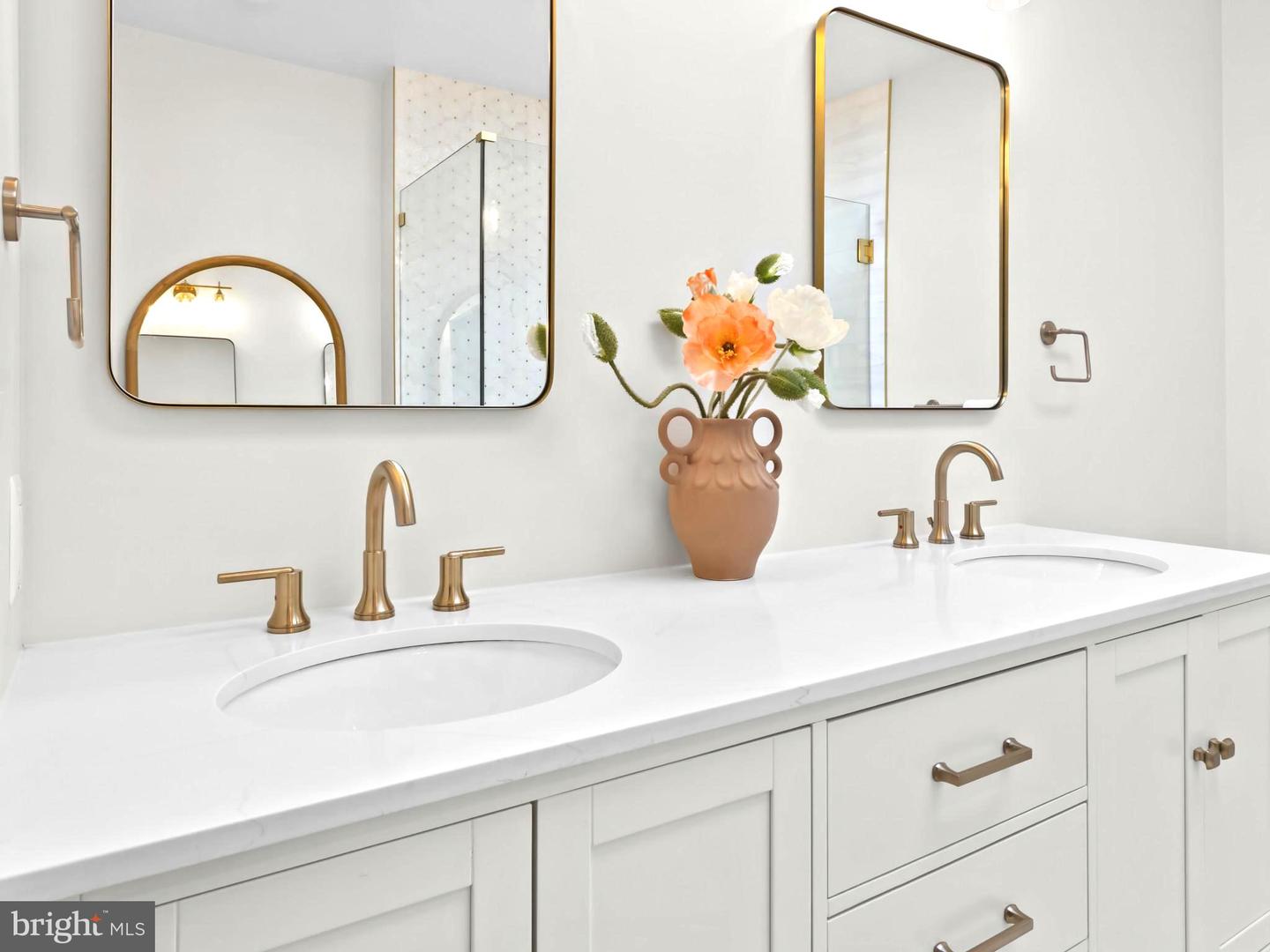 910 8TH ST NE, WASHINGTON, District Of Columbia 20002, 5 Bedrooms Bedrooms, 15 Rooms Rooms,4 BathroomsBathrooms,Residential,For sale,910 8TH ST NE,DCDC2228046 MLS # DCDC2228046