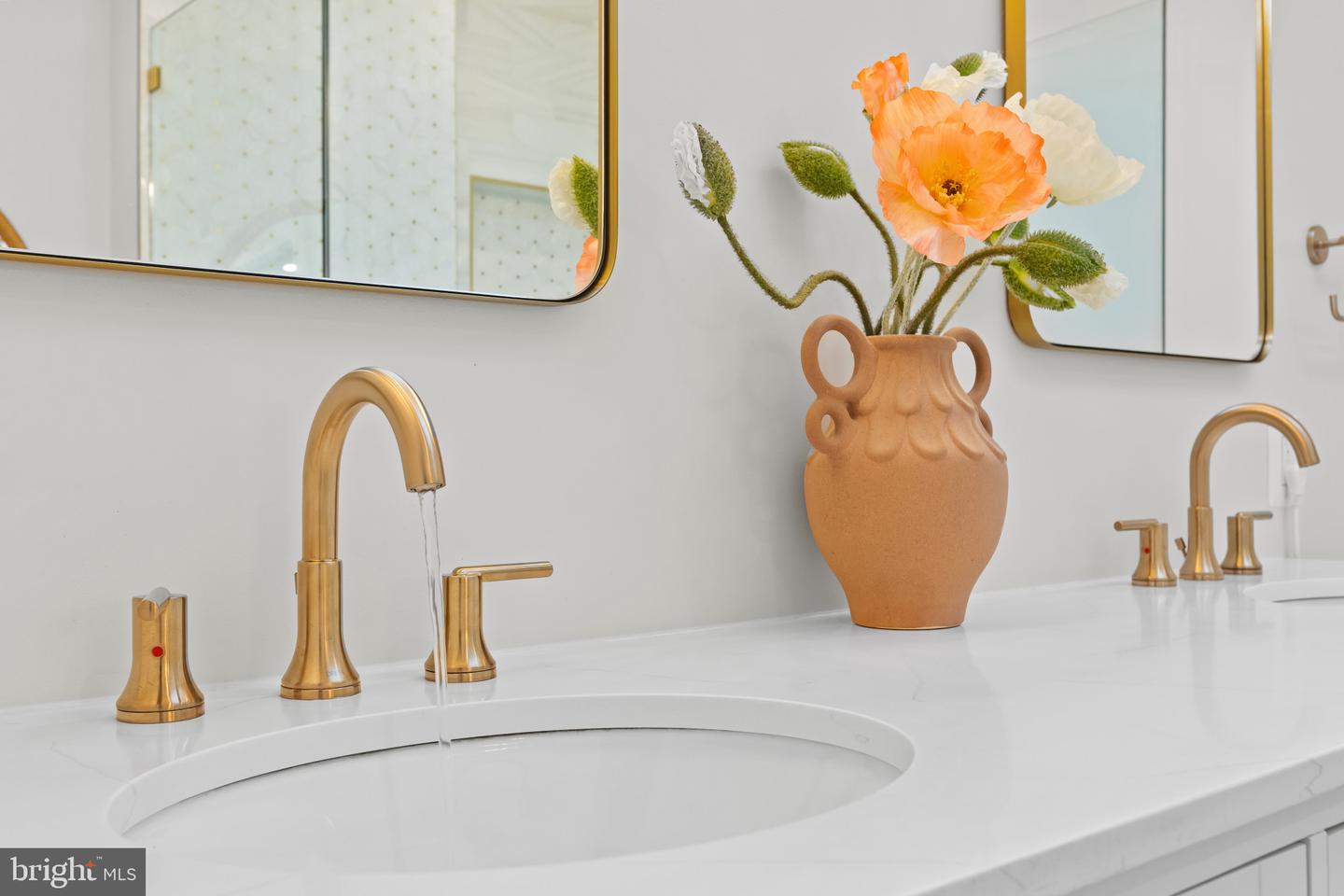 910 8TH ST NE, WASHINGTON, District Of Columbia 20002, 5 Bedrooms Bedrooms, 15 Rooms Rooms,4 BathroomsBathrooms,Residential,For sale,910 8TH ST NE,DCDC2228046 MLS # DCDC2228046