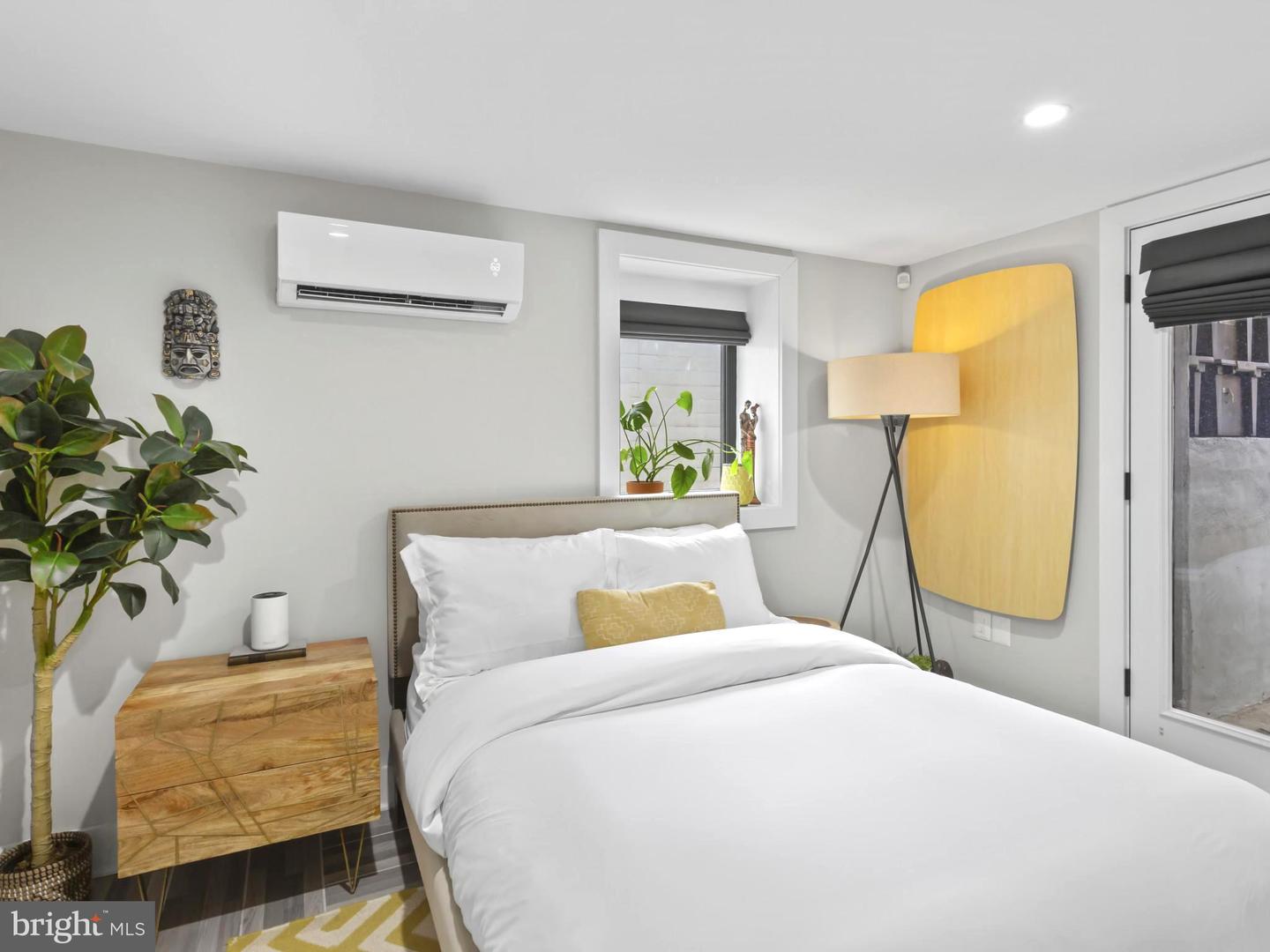 910 8TH ST NE, WASHINGTON, District Of Columbia 20002, 5 Bedrooms Bedrooms, 15 Rooms Rooms,4 BathroomsBathrooms,Residential,For sale,910 8TH ST NE,DCDC2228046 MLS # DCDC2228046