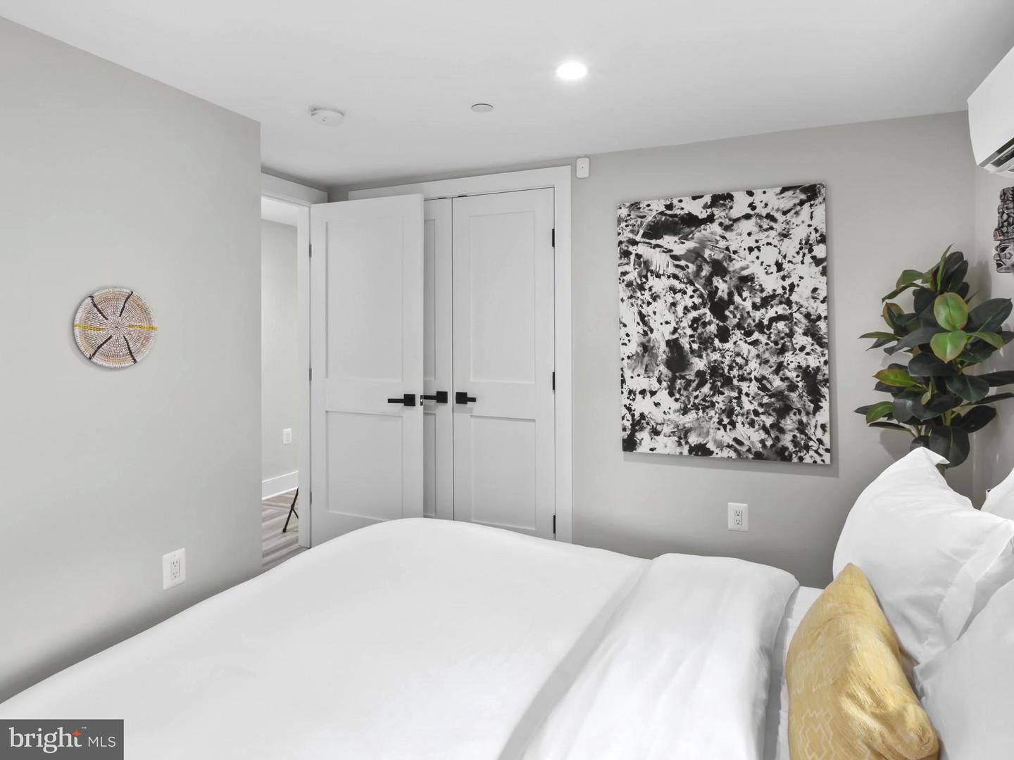 910 8TH ST NE, WASHINGTON, District Of Columbia 20002, 5 Bedrooms Bedrooms, 15 Rooms Rooms,4 BathroomsBathrooms,Residential,For sale,910 8TH ST NE,DCDC2228046 MLS # DCDC2228046