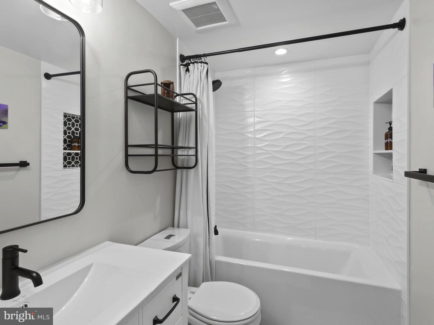 910 8TH ST NE, WASHINGTON, District Of Columbia 20002, 5 Bedrooms Bedrooms, 15 Rooms Rooms,4 BathroomsBathrooms,Residential,For sale,910 8TH ST NE,DCDC2228046 MLS # DCDC2228046