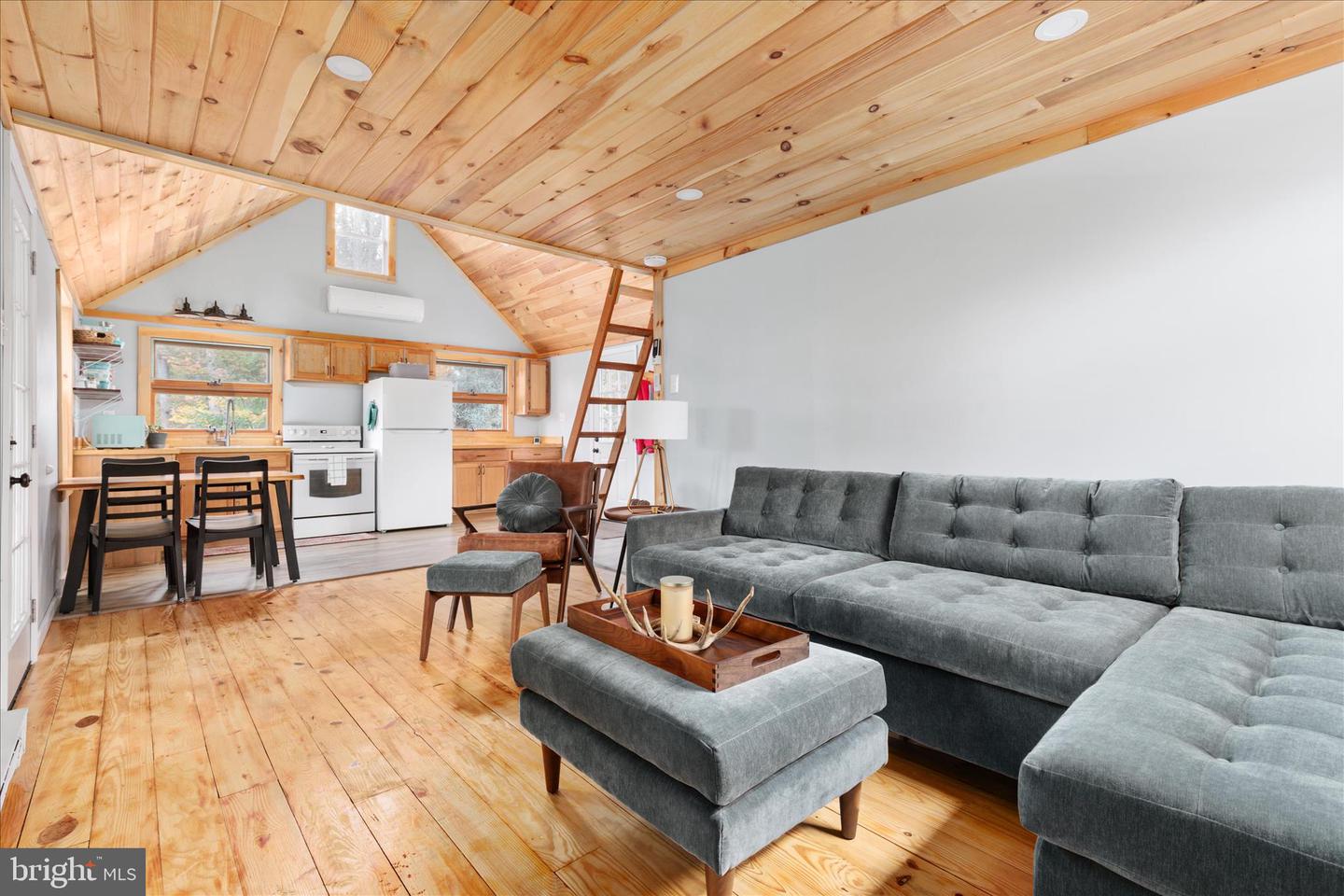 875 HUNTER LN, EDINBURG, Virginia 22824, 1 Bedroom Bedrooms, ,1 BathroomBathrooms,Residential,For sale,875 HUNTER LN,VASH2012862 MLS # VASH2012862