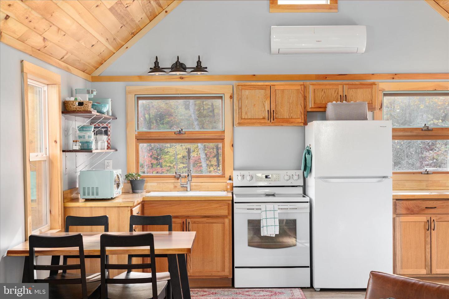 875 HUNTER LN, EDINBURG, Virginia 22824, 1 Bedroom Bedrooms, ,1 BathroomBathrooms,Residential,For sale,875 HUNTER LN,VASH2012862 MLS # VASH2012862