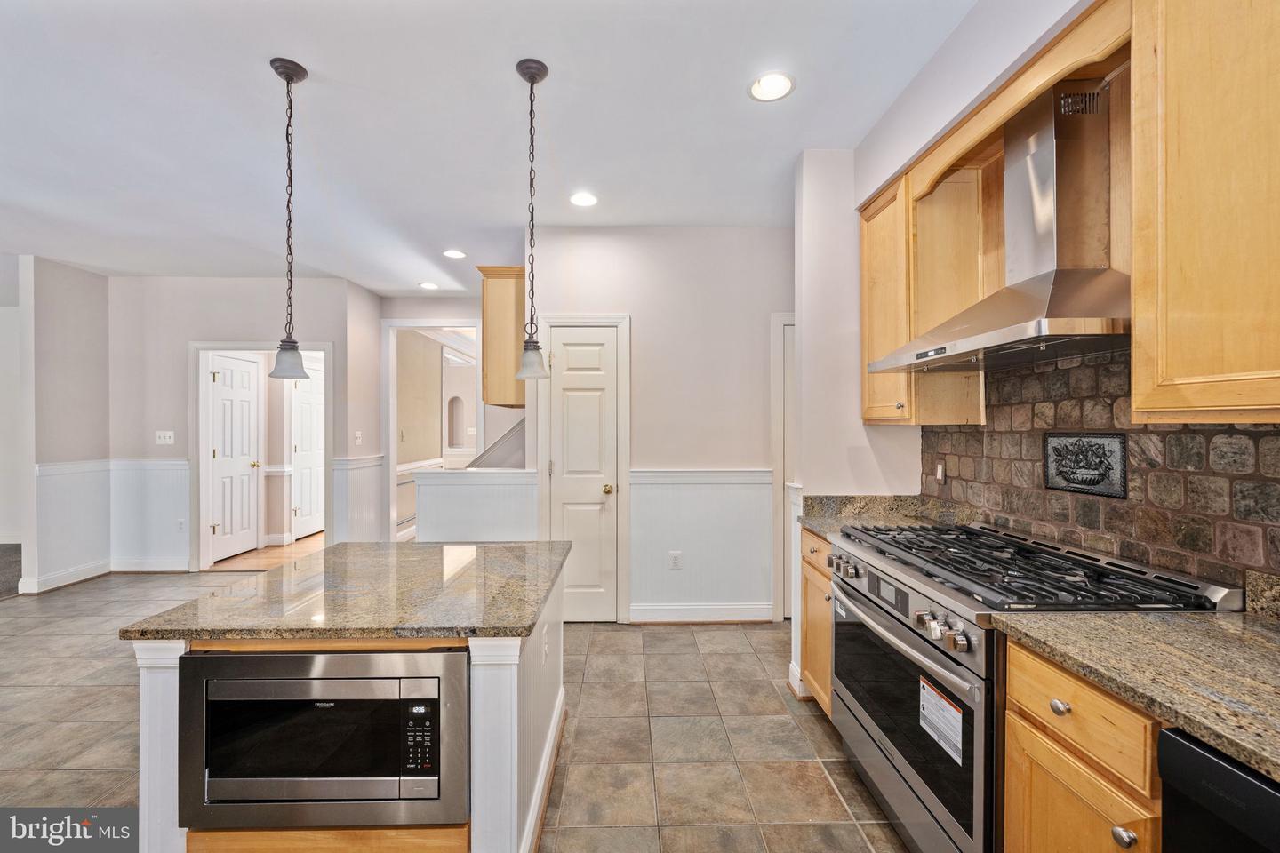 231 KIMBERWICK LN, STAFFORD, Virginia 22556, 6 Bedrooms Bedrooms, ,4 BathroomsBathrooms,Residential,For sale,231 KIMBERWICK LN,VAST2043842 MLS # VAST2043842