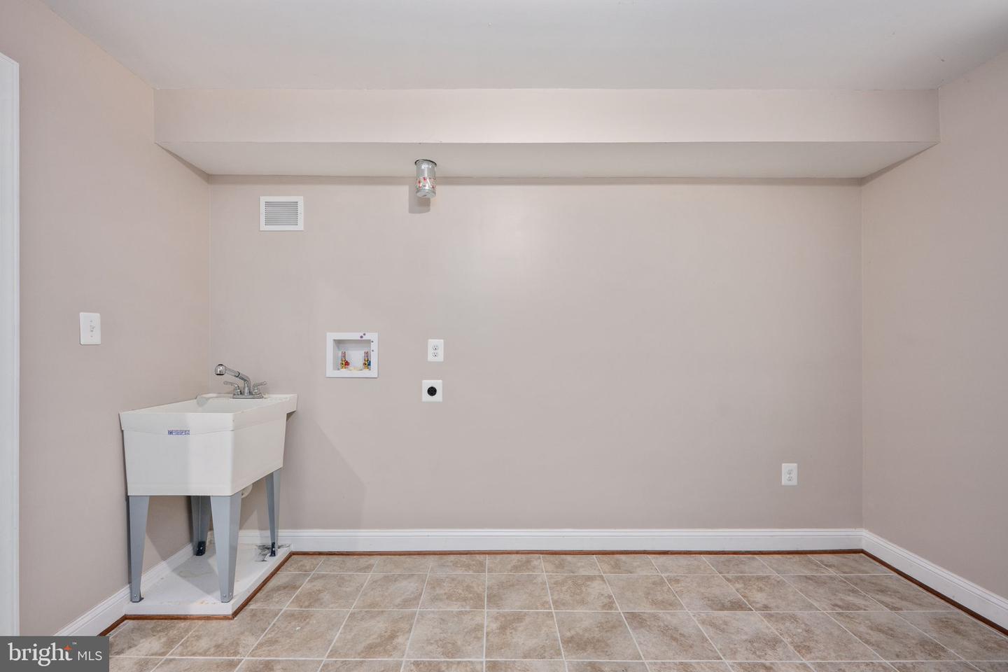 231 KIMBERWICK LN, STAFFORD, Virginia 22556, 6 Bedrooms Bedrooms, ,4 BathroomsBathrooms,Residential,For sale,231 KIMBERWICK LN,VAST2043842 MLS # VAST2043842