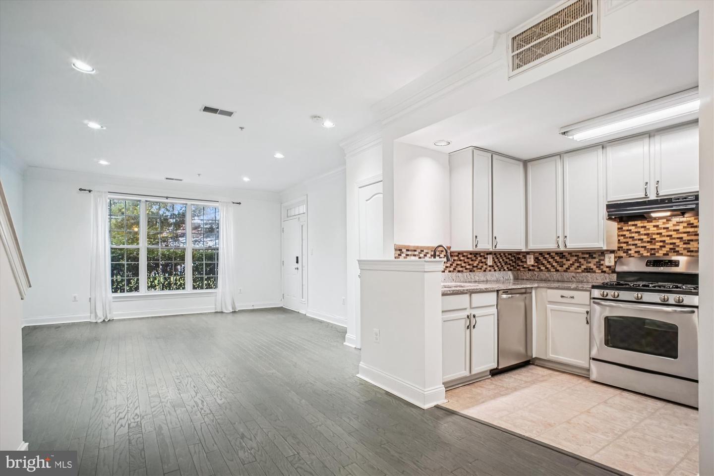 8085 GATEHOUSE RD #4, FALLS CHURCH, Virginia 22042, 3 Bedrooms Bedrooms, ,2 BathroomsBathrooms,Residential,For sale,8085 GATEHOUSE RD #4,VAFX2275968 MLS # VAFX2275968 8085 GATEHOUSE RD #4, FALLS CHURCH, Virginia 22042, 3 Bedrooms Bedrooms, ,2 BathroomsBathrooms,Residential,For sale,8085 GATEHOUSE RD #4,VAFX2275968 MLS # VAFX2275968