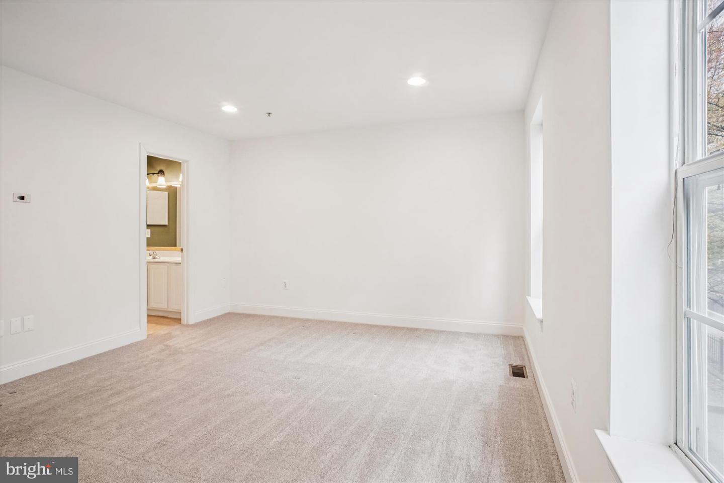 8085 GATEHOUSE RD #4, FALLS CHURCH, Virginia 22042, 3 Bedrooms Bedrooms, ,2 BathroomsBathrooms,Residential,For sale,8085 GATEHOUSE RD #4,VAFX2275968 MLS # VAFX2275968 8085 GATEHOUSE RD #4, FALLS CHURCH, Virginia 22042, 3 Bedrooms Bedrooms, ,2 BathroomsBathrooms,Residential,For sale,8085 GATEHOUSE RD #4,VAFX2275968 MLS # VAFX2275968