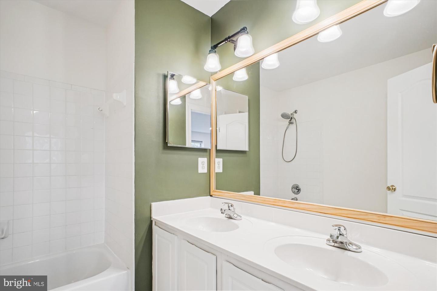 8085 GATEHOUSE RD #4, FALLS CHURCH, Virginia 22042, 3 Bedrooms Bedrooms, ,2 BathroomsBathrooms,Residential,For sale,8085 GATEHOUSE RD #4,VAFX2275968 MLS # VAFX2275968 8085 GATEHOUSE RD #4, FALLS CHURCH, Virginia 22042, 3 Bedrooms Bedrooms, ,2 BathroomsBathrooms,Residential,For sale,8085 GATEHOUSE RD #4,VAFX2275968 MLS # VAFX2275968