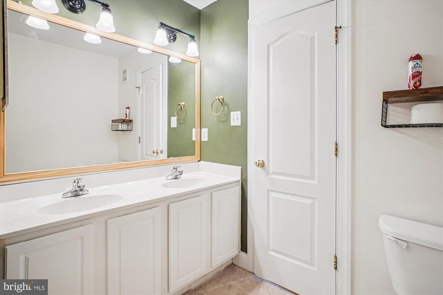 8085 GATEHOUSE RD #4, FALLS CHURCH, Virginia 22042, 3 Bedrooms Bedrooms, ,2 BathroomsBathrooms,Residential,For sale,8085 GATEHOUSE RD #4,VAFX2275968 MLS # VAFX2275968 8085 GATEHOUSE RD #4, FALLS CHURCH, Virginia 22042, 3 Bedrooms Bedrooms, ,2 BathroomsBathrooms,Residential,For sale,8085 GATEHOUSE RD #4,VAFX2275968 MLS # VAFX2275968