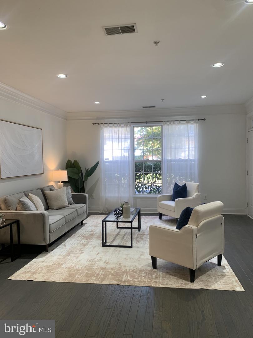 8085 GATEHOUSE RD #4, FALLS CHURCH, Virginia 22042, 3 Bedrooms Bedrooms, ,2 BathroomsBathrooms,Residential,For sale,8085 GATEHOUSE RD #4,VAFX2275968 MLS # VAFX2275968 8085 GATEHOUSE RD #4, FALLS CHURCH, Virginia 22042, 3 Bedrooms Bedrooms, ,2 BathroomsBathrooms,Residential,For sale,8085 GATEHOUSE RD #4,VAFX2275968 MLS # VAFX2275968