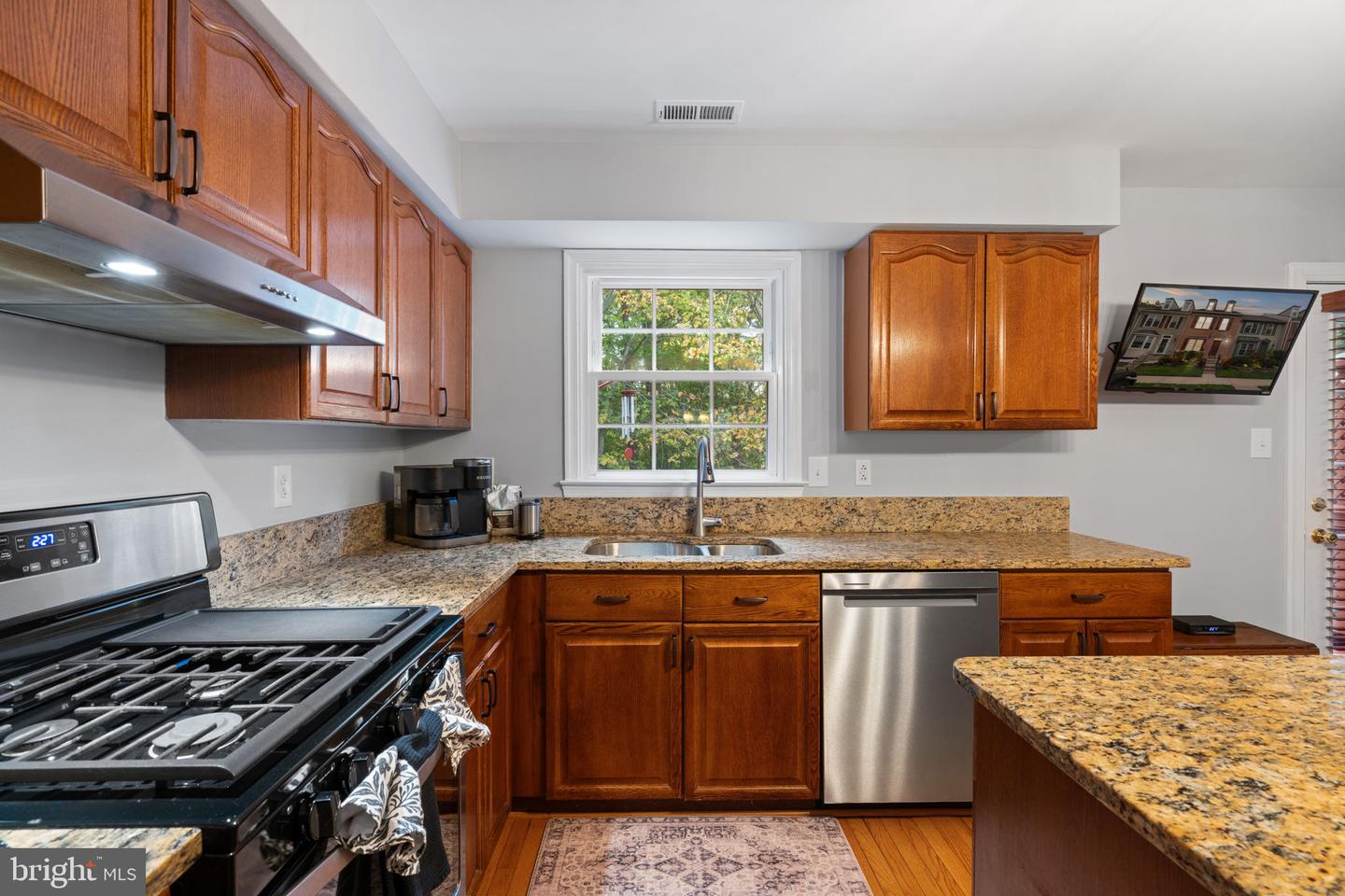 8852 EAGLE ROCK LN, SPRINGFIELD, Virginia 22153, 3 Bedrooms Bedrooms, ,3 BathroomsBathrooms,Residential,For sale,8852 EAGLE ROCK LN,VAFX2276034 MLS # VAFX2276034