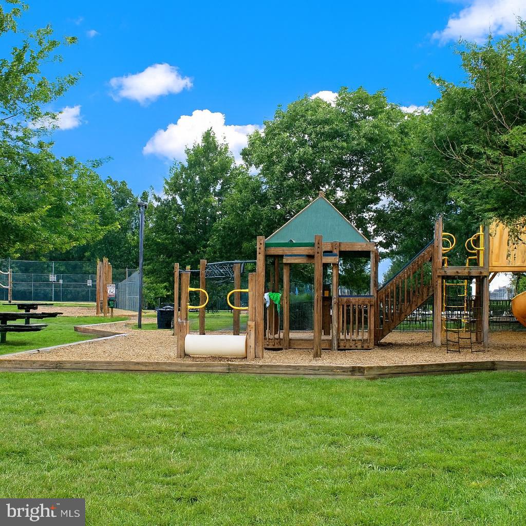 15521 PORT WASHINGTON CT, DUMFRIES, Virginia 22025, 3 Bedrooms Bedrooms, ,3 BathroomsBathrooms,Residential,For sale,15521 PORT WASHINGTON CT,VAPW2106728 MLS # VAPW2106728