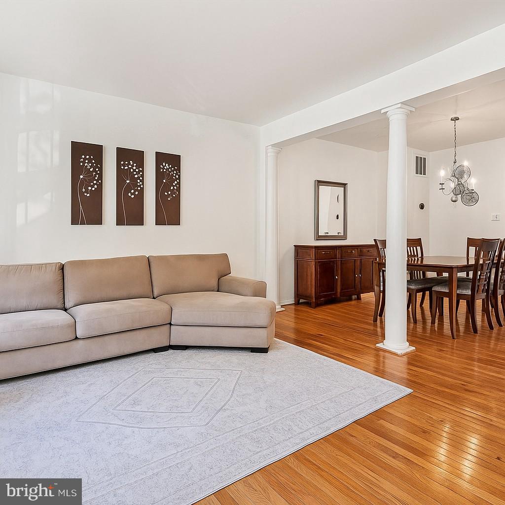 15521 PORT WASHINGTON CT, DUMFRIES, Virginia 22025, 3 Bedrooms Bedrooms, ,3 BathroomsBathrooms,Residential,For sale,15521 PORT WASHINGTON CT,VAPW2106728 MLS # VAPW2106728