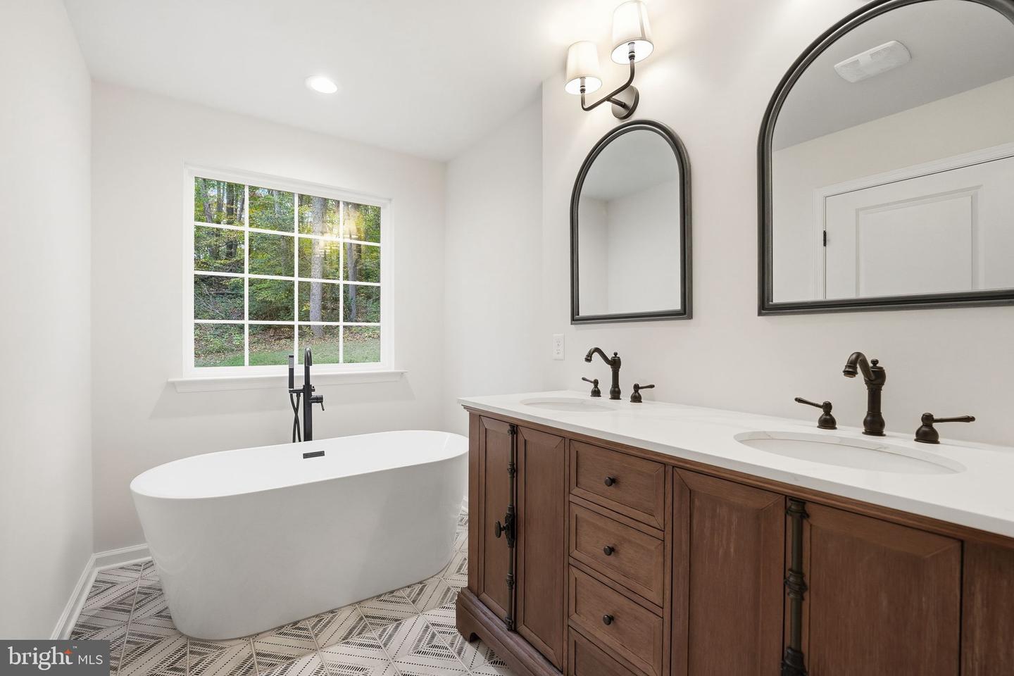 700 LEELAND RD, FREDERICKSBURG, Virginia 22405, 5 Bedrooms Bedrooms, 14 Rooms Rooms,3 BathroomsBathrooms,Residential,For sale,700 LEELAND RD,VAST2043822 MLS # VAST2043822