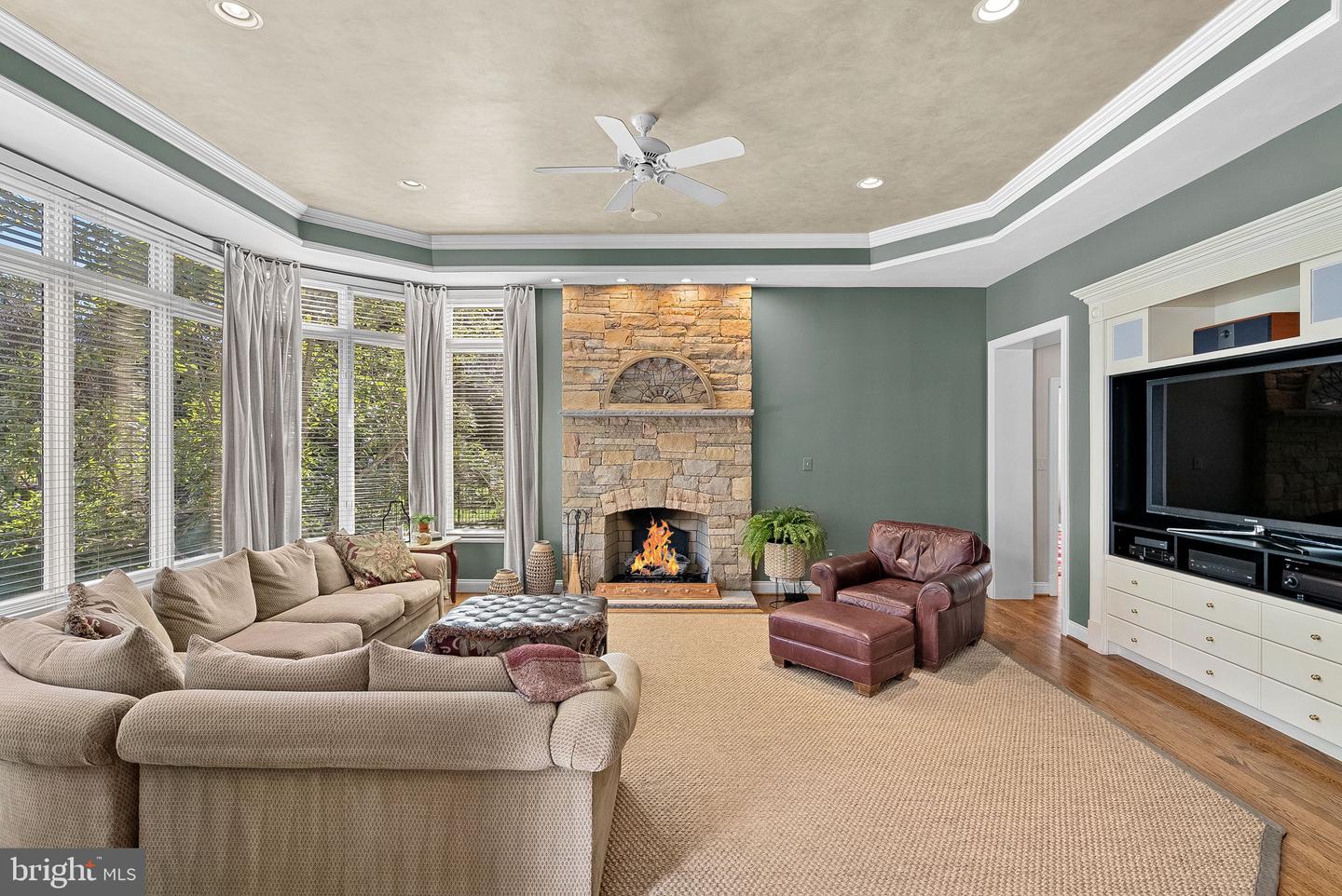 2793 MARSHALL LAKE DR, OAKTON, Virginia 22124, 5 Bedrooms Bedrooms, ,4 BathroomsBathrooms,Residential,For sale,2793 MARSHALL LAKE DR,VAFX2276364 MLS # VAFX2276364