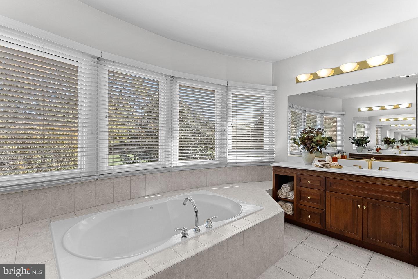 2793 MARSHALL LAKE DR, OAKTON, Virginia 22124, 5 Bedrooms Bedrooms, ,4 BathroomsBathrooms,Residential,For sale,2793 MARSHALL LAKE DR,VAFX2276364 MLS # VAFX2276364