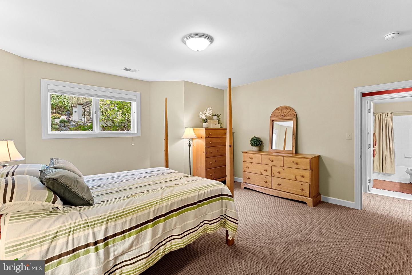 2793 MARSHALL LAKE DR, OAKTON, Virginia 22124, 5 Bedrooms Bedrooms, ,4 BathroomsBathrooms,Residential,For sale,2793 MARSHALL LAKE DR,VAFX2276364 MLS # VAFX2276364