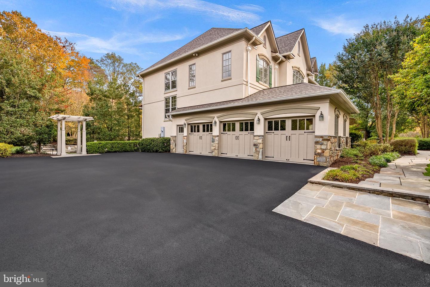 2793 MARSHALL LAKE DR, OAKTON, Virginia 22124, 5 Bedrooms Bedrooms, ,4 BathroomsBathrooms,Residential,For sale,2793 MARSHALL LAKE DR,VAFX2276364 MLS # VAFX2276364