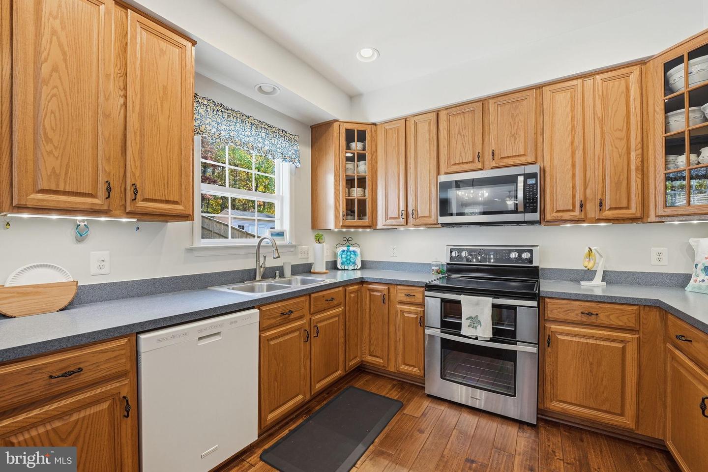 13019 TORCHLIGHT DR, WOODBRIDGE, Virginia 22193, 4 Bedrooms Bedrooms, 14 Rooms Rooms,3 BathroomsBathrooms,Residential,For sale,13019 TORCHLIGHT DR,VAPW2106868 MLS # VAPW2106868