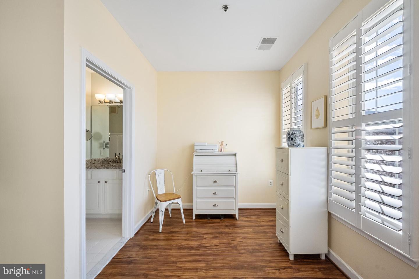 10328 SAGER AVE #424, FAIRFAX, Virginia 22030, 2 Bedrooms Bedrooms, ,2 BathroomsBathrooms,Residential,For sale,10328 SAGER AVE #424,VAFC2007266 MLS # VAFC2007266