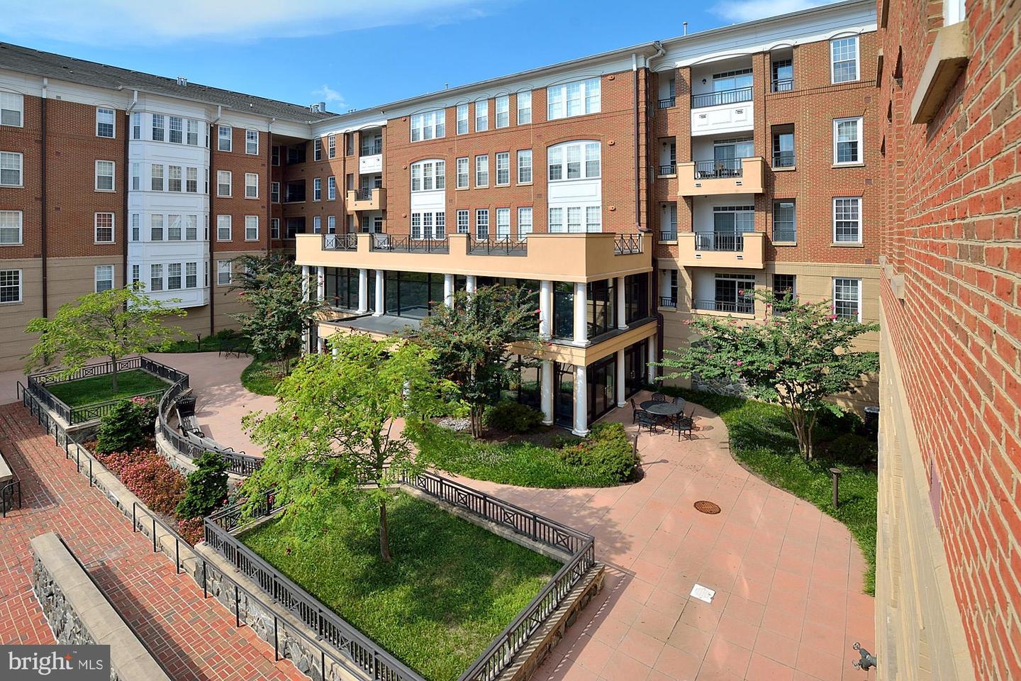 10328 SAGER AVE #424, FAIRFAX, Virginia 22030, 2 Bedrooms Bedrooms, ,2 BathroomsBathrooms,Residential,For sale,10328 SAGER AVE #424,VAFC2007266 MLS # VAFC2007266