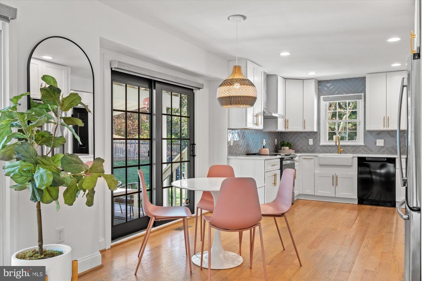 934 HARRIMAN ST, GREAT FALLS, Virginia 22066, 4 Bedrooms Bedrooms, 7 Rooms Rooms,3 BathroomsBathrooms,Residential,For sale,934 HARRIMAN ST,VAFX2276676 MLS # VAFX2276676