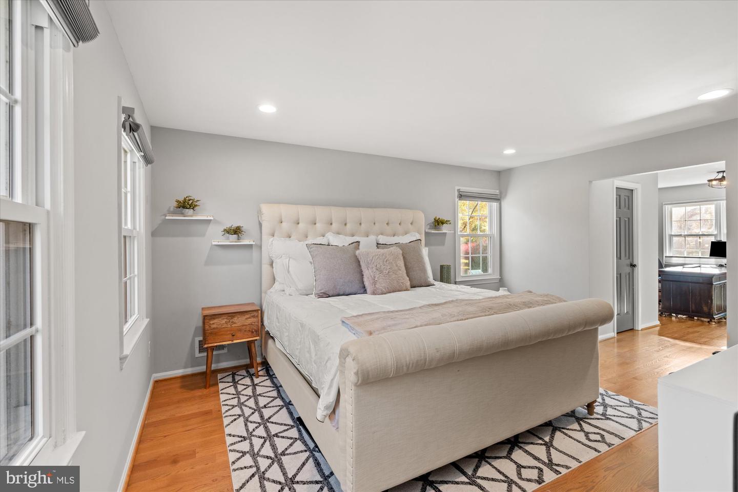 934 HARRIMAN ST, GREAT FALLS, Virginia 22066, 4 Bedrooms Bedrooms, 7 Rooms Rooms,3 BathroomsBathrooms,Residential,For sale,934 HARRIMAN ST,VAFX2276676 MLS # VAFX2276676