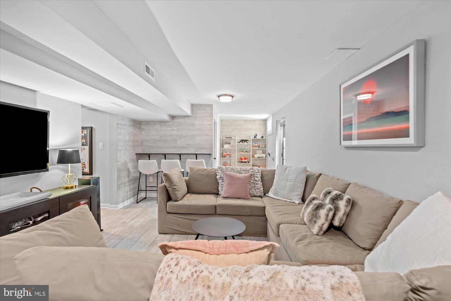 934 HARRIMAN ST, GREAT FALLS, Virginia 22066, 4 Bedrooms Bedrooms, 7 Rooms Rooms,3 BathroomsBathrooms,Residential,For sale,934 HARRIMAN ST,VAFX2276676 MLS # VAFX2276676