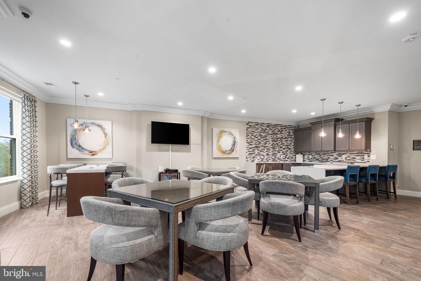 9450 SILVER KING CT #202, FAIRFAX, Virginia 22031, 3 Bedrooms Bedrooms, ,2 BathroomsBathrooms,Residential,For sale,9450 SILVER KING CT #202,VAFC2007268 MLS # VAFC2007268