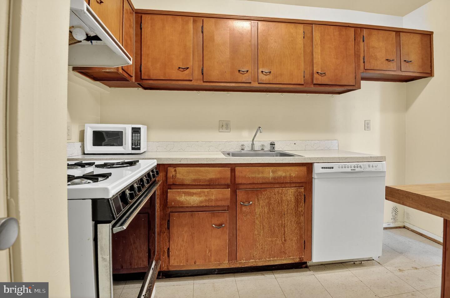 10171 FAIR WOODS DR #301, FAIRFAX, Virginia 22030, 2 Bedrooms Bedrooms, ,1 BathroomBathrooms,Residential,For sale,10171 FAIR WOODS DR #301,VAFC2007270 MLS # VAFC2007270 10171 FAIR WOODS DR #301, FAIRFAX, Virginia 22030, 2 Bedrooms Bedrooms, ,1 BathroomBathrooms,Residential,For sale,10171 FAIR WOODS DR #301,VAFC2007270 MLS # VAFC2007270