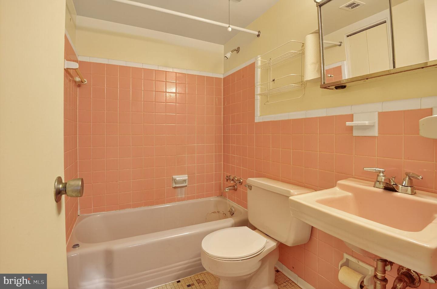 10171 FAIR WOODS DR #301, FAIRFAX, Virginia 22030, 2 Bedrooms Bedrooms, ,1 BathroomBathrooms,Residential,For sale,10171 FAIR WOODS DR #301,VAFC2007270 MLS # VAFC2007270 10171 FAIR WOODS DR #301, FAIRFAX, Virginia 22030, 2 Bedrooms Bedrooms, ,1 BathroomBathrooms,Residential,For sale,10171 FAIR WOODS DR #301,VAFC2007270 MLS # VAFC2007270