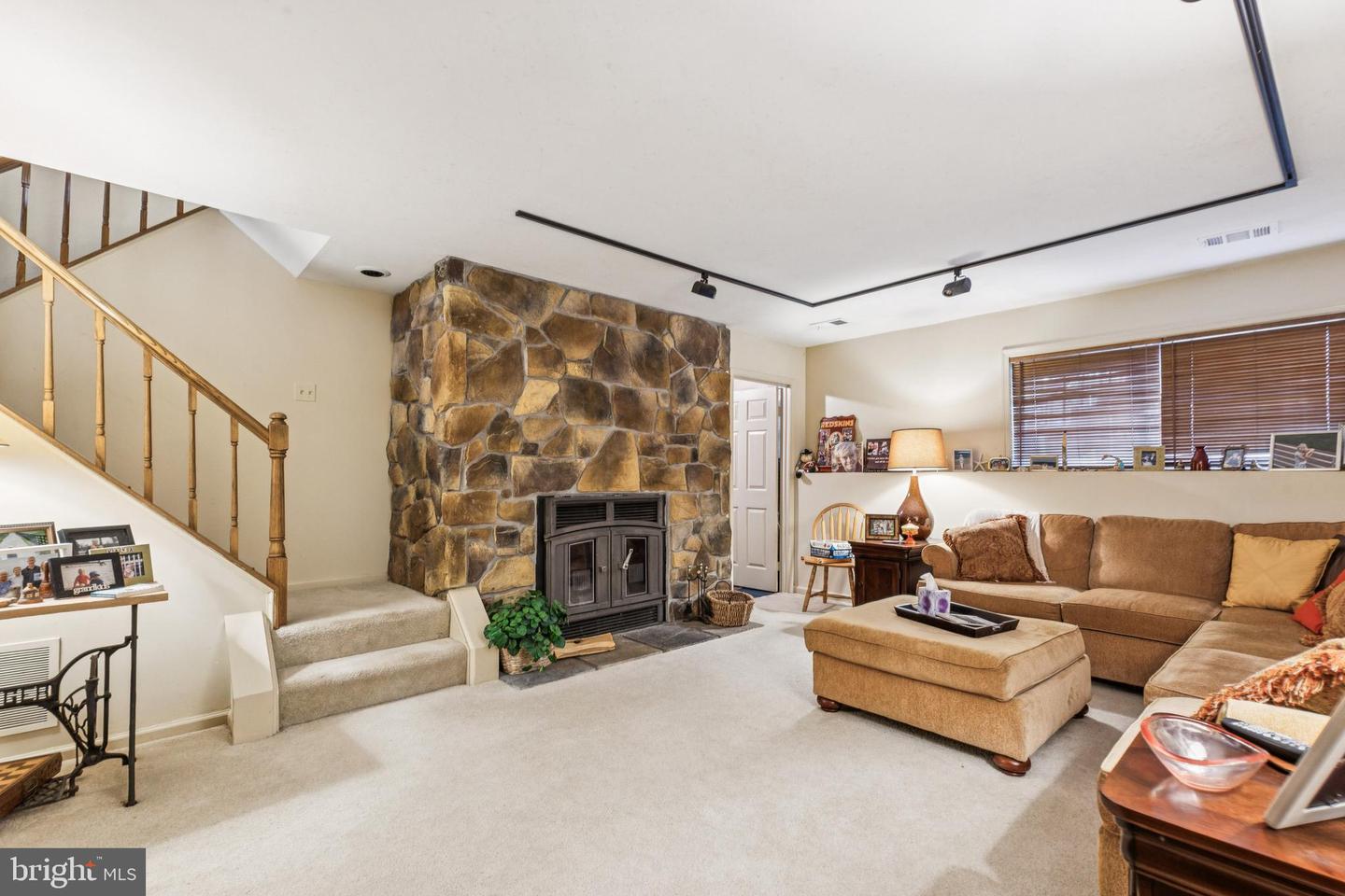 9606 BLAKE LN, FAIRFAX, Virginia 22031, 3 Bedrooms Bedrooms, ,2 BathroomsBathrooms,Residential,For sale,9606 BLAKE LN,VAFX2276822 MLS # VAFX2276822