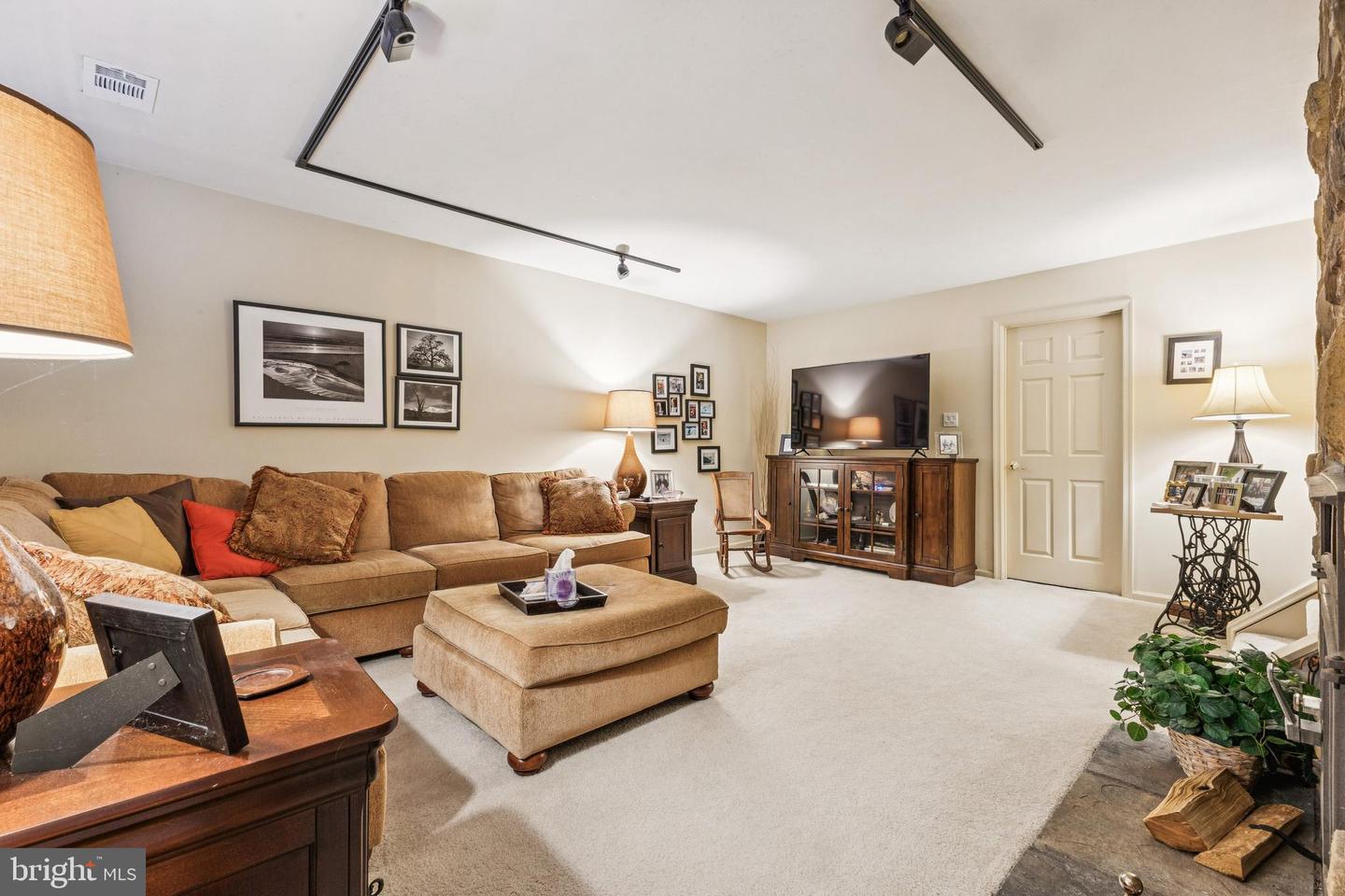 9606 BLAKE LN, FAIRFAX, Virginia 22031, 3 Bedrooms Bedrooms, ,2 BathroomsBathrooms,Residential,For sale,9606 BLAKE LN,VAFX2276822 MLS # VAFX2276822