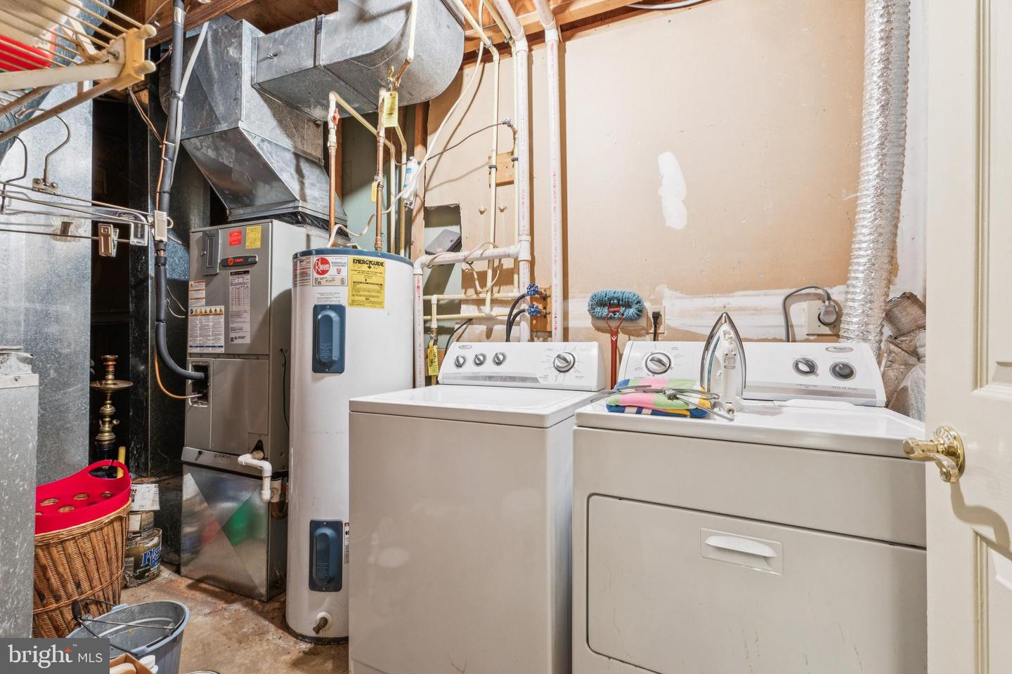 9606 BLAKE LN, FAIRFAX, Virginia 22031, 3 Bedrooms Bedrooms, ,2 BathroomsBathrooms,Residential,For sale,9606 BLAKE LN,VAFX2276822 MLS # VAFX2276822