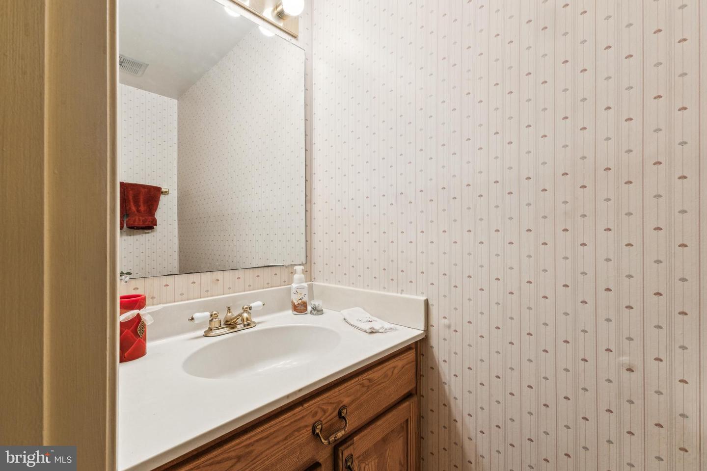 9606 BLAKE LN, FAIRFAX, Virginia 22031, 3 Bedrooms Bedrooms, ,2 BathroomsBathrooms,Residential,For sale,9606 BLAKE LN,VAFX2276822 MLS # VAFX2276822