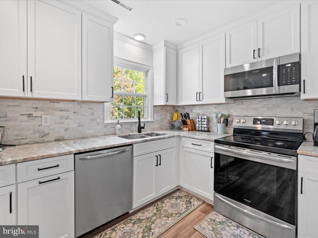 11130 GUILFORD RD, NORTH CHESTERFIELD, Virginia 23235, 4 Bedrooms Bedrooms, 12 Rooms Rooms,2 BathroomsBathrooms,Residential,For sale,11130 GUILFORD RD,VACF2001304 MLS # VACF2001304 11130 GUILFORD RD, NORTH CHESTERFIELD, Virginia 23235, 4 Bedrooms Bedrooms, 12 Rooms Rooms,2 BathroomsBathrooms,Residential,For sale,11130 GUILFORD RD,VACF2001304 MLS # VACF2001304