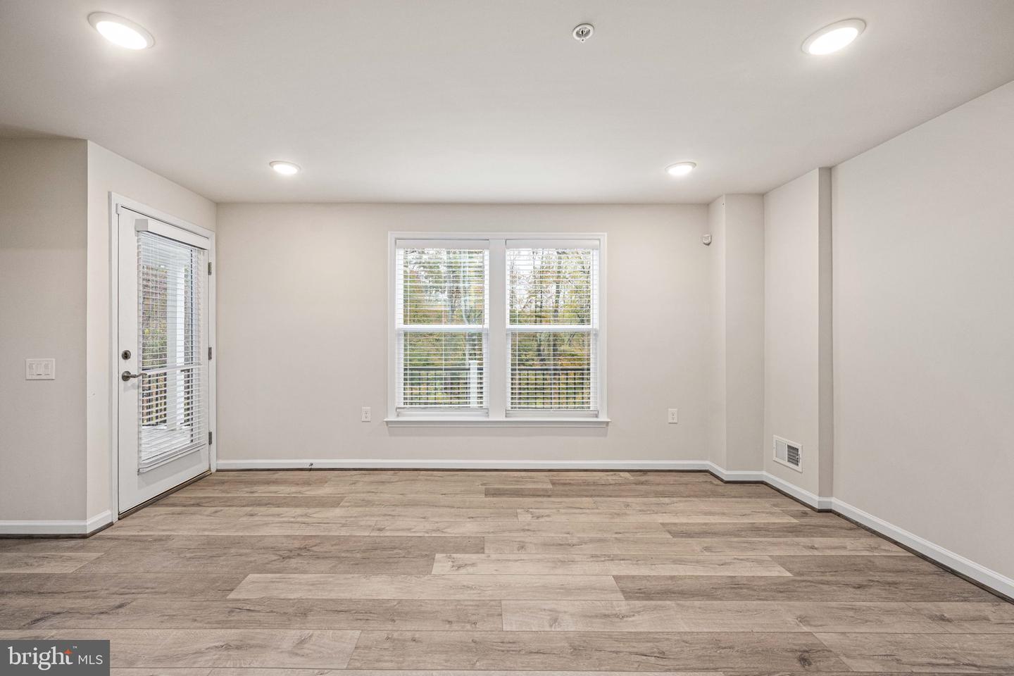 27 SANIBEL DR, FREDERICKSBURG, Virginia 22406, 2 Bedrooms Bedrooms, ,3 BathroomsBathrooms,Residential,For sale,27 SANIBEL DR,VAST2043900 MLS # VAST2043900