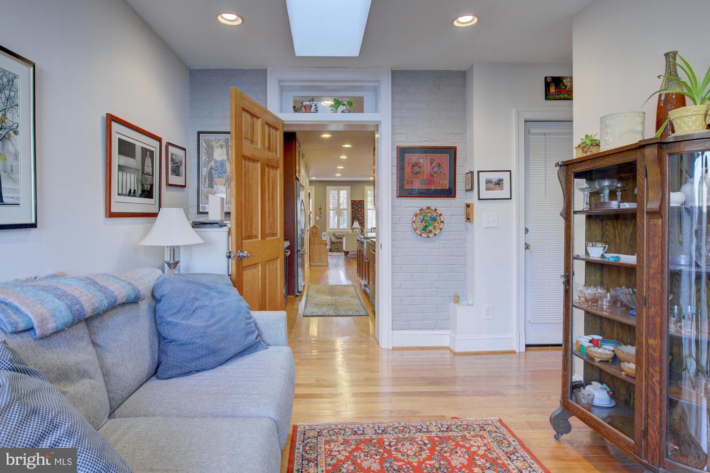 333 16TH ST SE, WASHINGTON, District Of Columbia 20003, 2 Bedrooms Bedrooms, 5 Rooms Rooms,3 BathroomsBathrooms,Residential,For sale,333 16TH ST SE,DCDC2229652 MLS # DCDC2229652