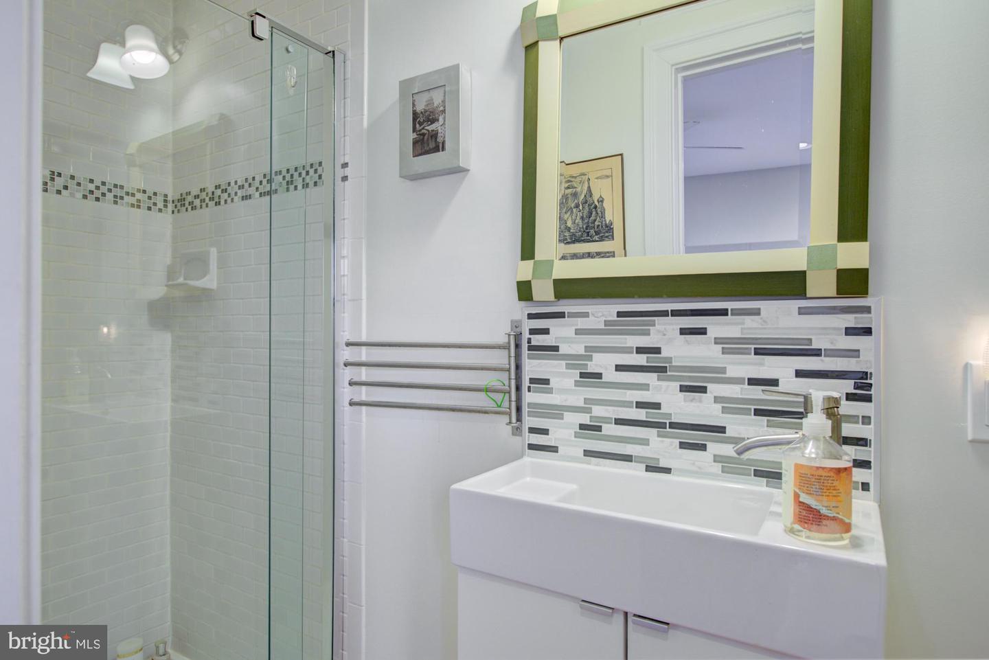 333 16TH ST SE, WASHINGTON, District Of Columbia 20003, 2 Bedrooms Bedrooms, 5 Rooms Rooms,3 BathroomsBathrooms,Residential,For sale,333 16TH ST SE,DCDC2229652 MLS # DCDC2229652