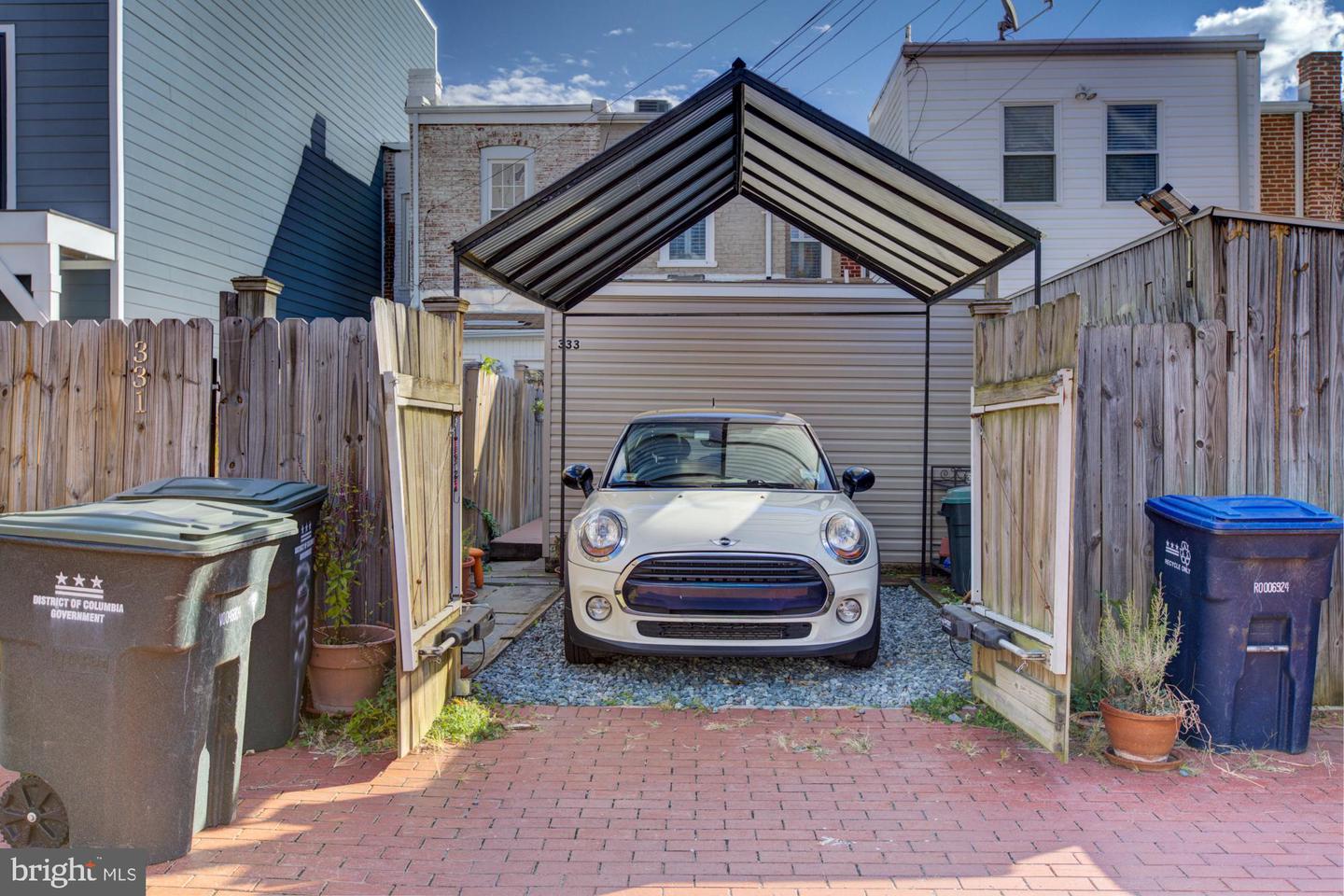 333 16TH ST SE, WASHINGTON, District Of Columbia 20003, 2 Bedrooms Bedrooms, 5 Rooms Rooms,3 BathroomsBathrooms,Residential,For sale,333 16TH ST SE,DCDC2229652 MLS # DCDC2229652