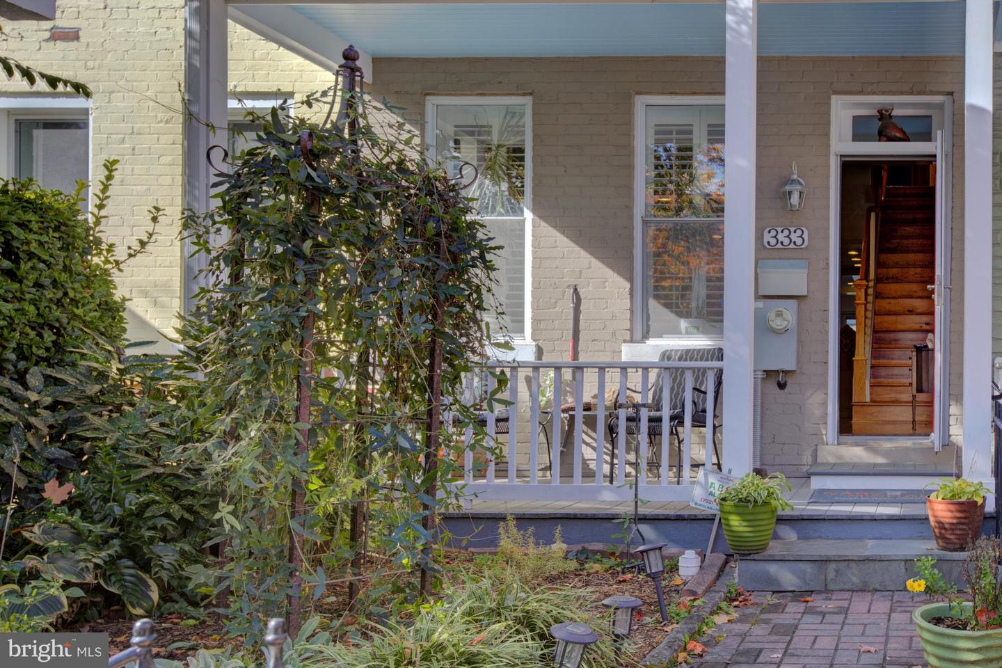 333 16TH ST SE, WASHINGTON, District Of Columbia 20003, 2 Bedrooms Bedrooms, 5 Rooms Rooms,3 BathroomsBathrooms,Residential,For sale,333 16TH ST SE,DCDC2229652 MLS # DCDC2229652