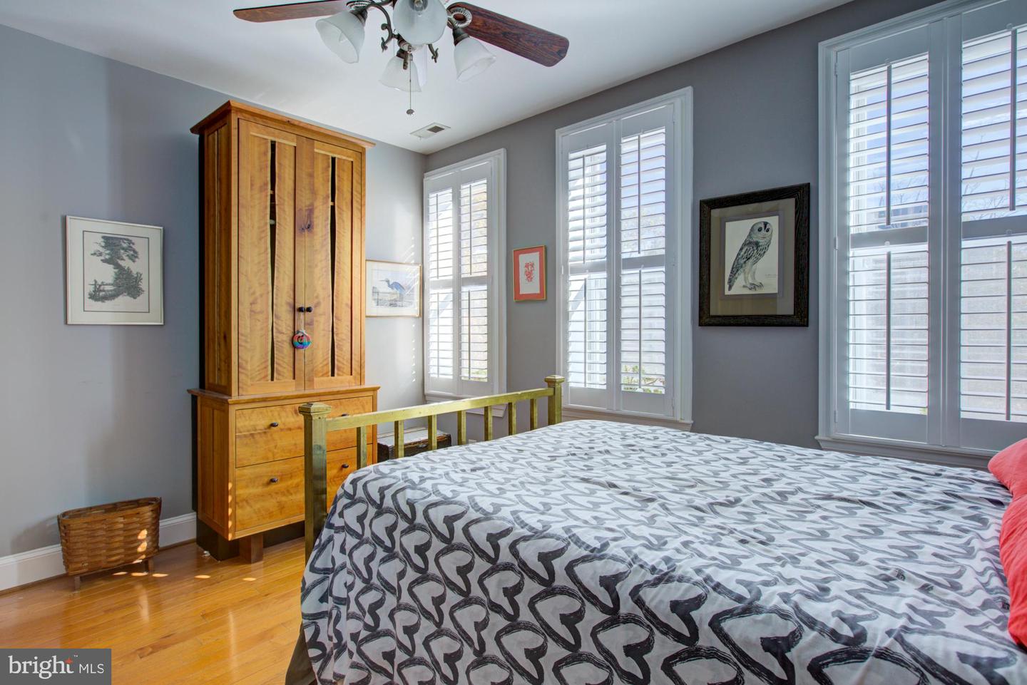 333 16TH ST SE, WASHINGTON, District Of Columbia 20003, 2 Bedrooms Bedrooms, 5 Rooms Rooms,3 BathroomsBathrooms,Residential,For sale,333 16TH ST SE,DCDC2229652 MLS # DCDC2229652