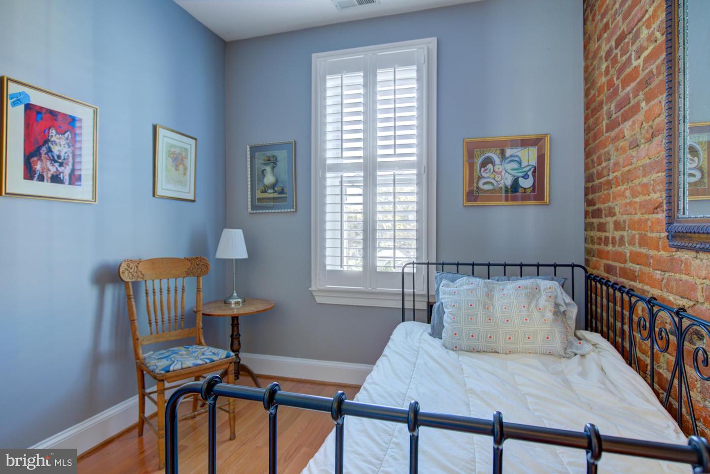 333 16TH ST SE, WASHINGTON, District Of Columbia 20003, 2 Bedrooms Bedrooms, 5 Rooms Rooms,3 BathroomsBathrooms,Residential,For sale,333 16TH ST SE,DCDC2229652 MLS # DCDC2229652