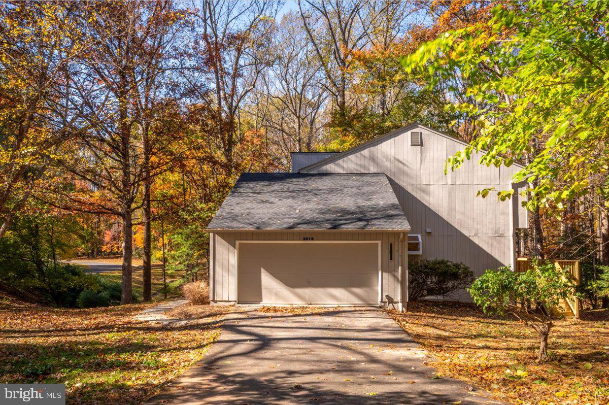 3219 HISTORY DR, OAKTON, Virginia 22124, 5 Bedrooms Bedrooms, ,2 BathroomsBathrooms,Residential,For sale,3219 HISTORY DR,VAFX2277030 MLS # VAFX2277030 3219 HISTORY DR, OAKTON, Virginia 22124, 5 Bedrooms Bedrooms, ,2 BathroomsBathrooms,Residential,For sale,3219 HISTORY DR,VAFX2277030 MLS # VAFX2277030