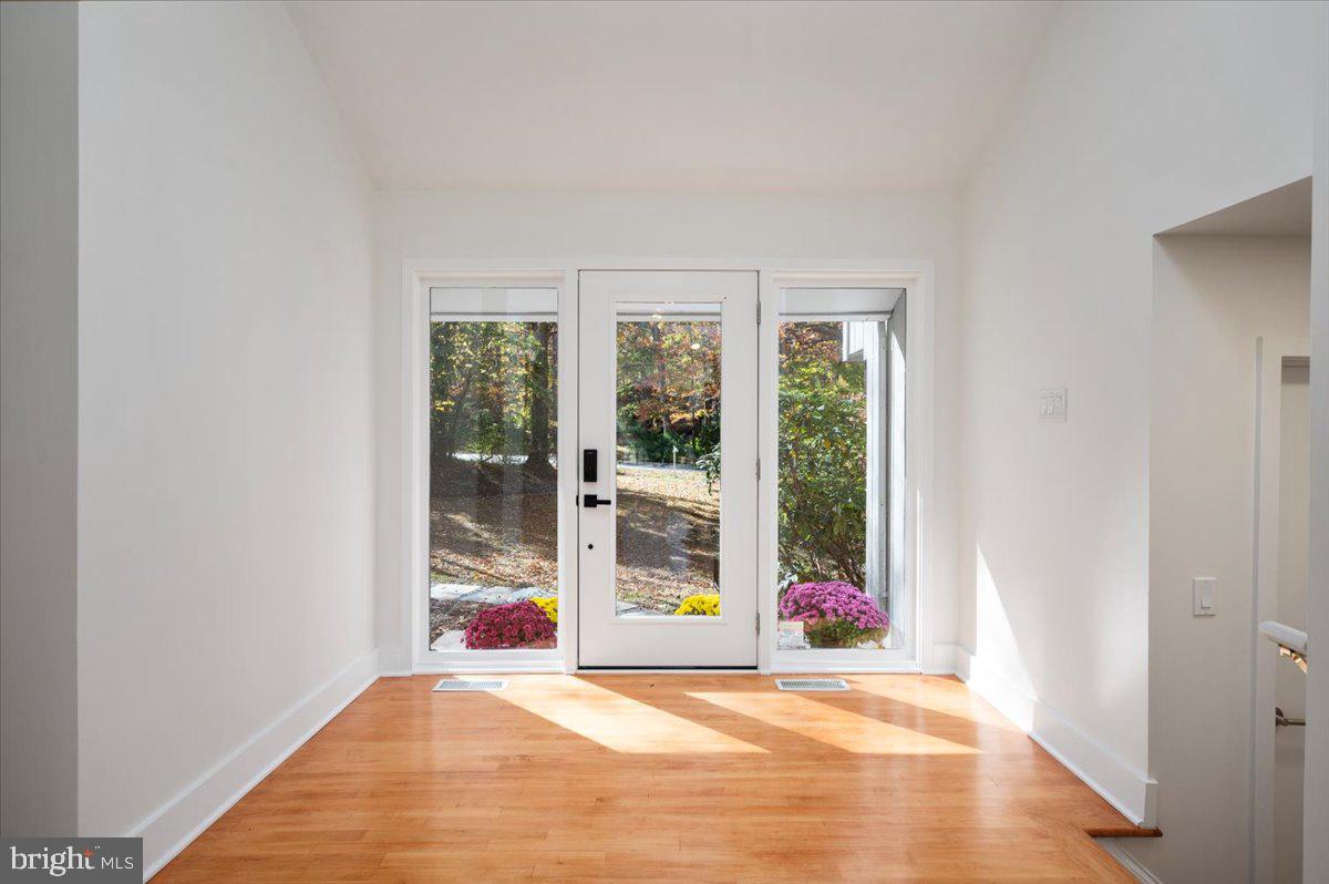 3219 HISTORY DR, OAKTON, Virginia 22124, 5 Bedrooms Bedrooms, ,2 BathroomsBathrooms,Residential,For sale,3219 HISTORY DR,VAFX2277030 MLS # VAFX2277030 3219 HISTORY DR, OAKTON, Virginia 22124, 5 Bedrooms Bedrooms, ,2 BathroomsBathrooms,Residential,For sale,3219 HISTORY DR,VAFX2277030 MLS # VAFX2277030